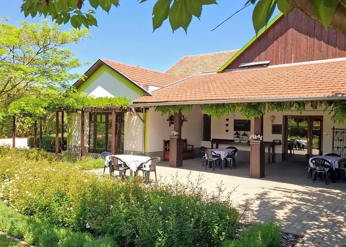 Tisza - Panzio Bed & Breakfast